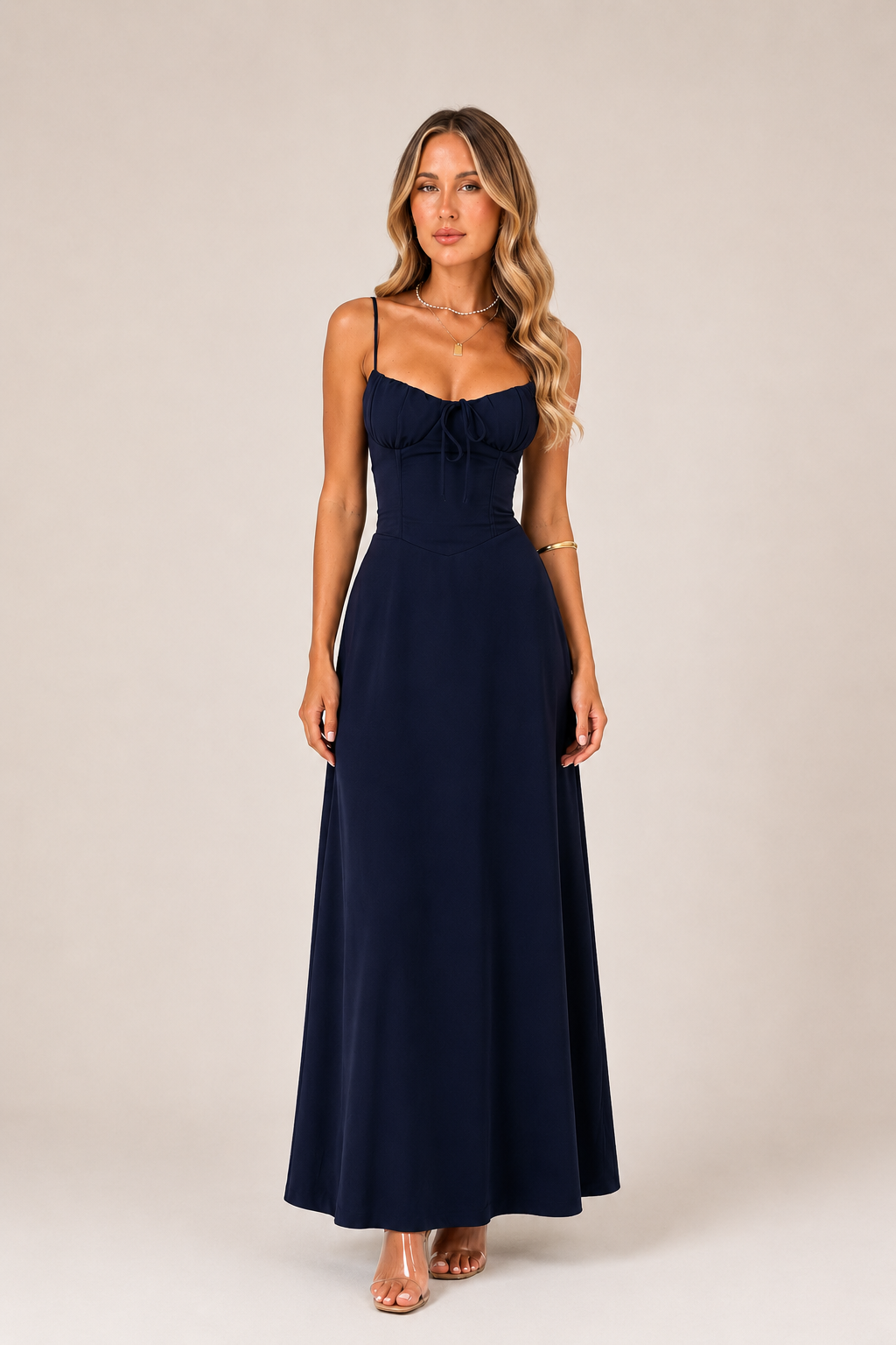 Robe Longue Élégante à Bretelles Fines et Taille Cintrée